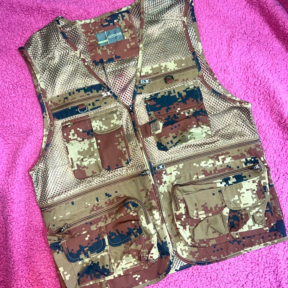 Outdoor Fishing/Hunting Multiple Pocket Sleeveless Camouflage Jacket